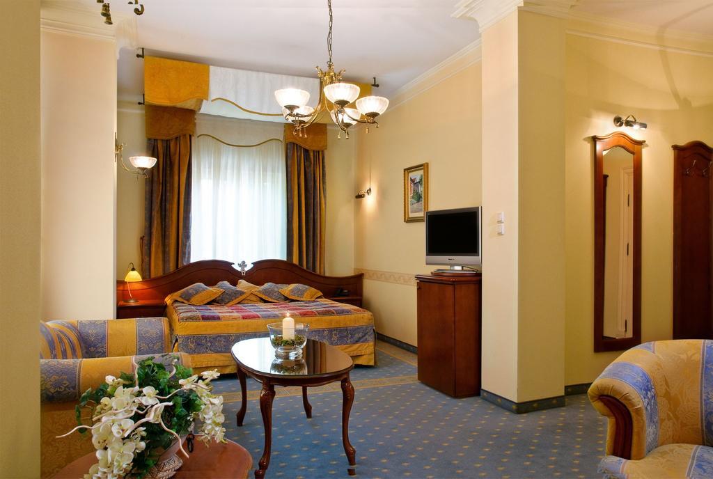 Hotel Aleksander ววอตซวาเวก ภายนอก รูปภาพ
