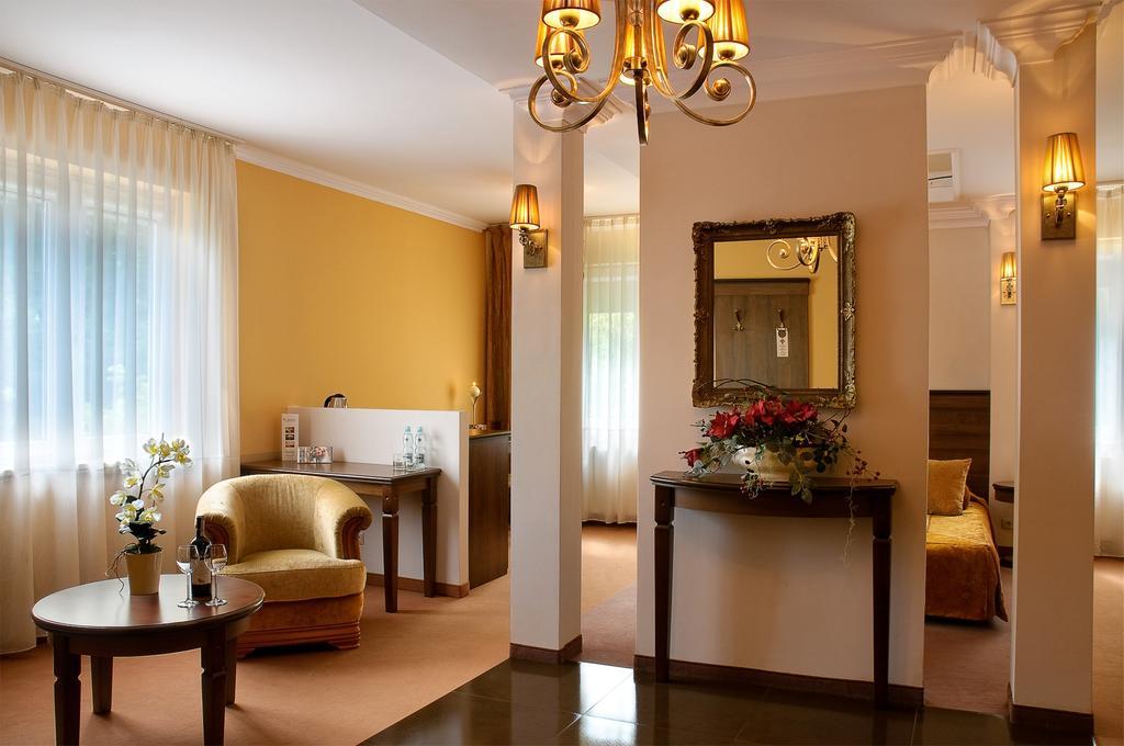 Hotel Aleksander ววอตซวาเวก ภายนอก รูปภาพ